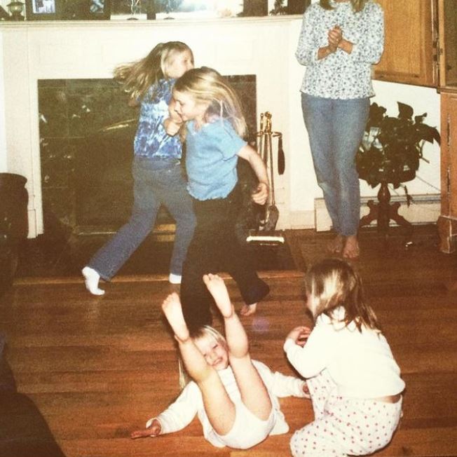 London in her childhood photo with her siblings
