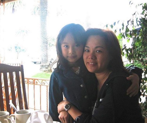 Nicole Law childhood picture with her mother Gloria Ngai
