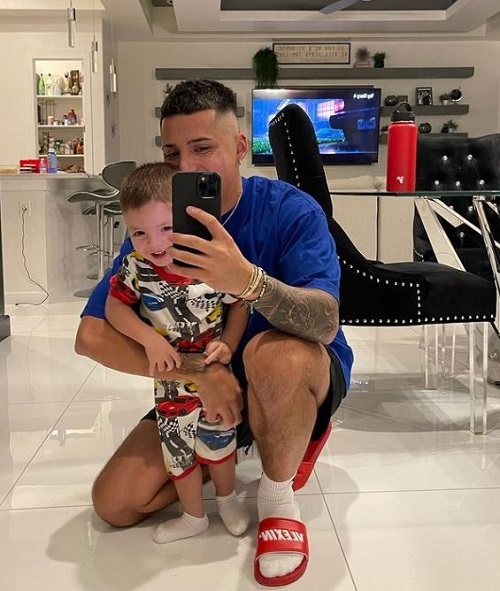 Vlex Galindo has a son Gael Gianni who was born on December 16, 2019