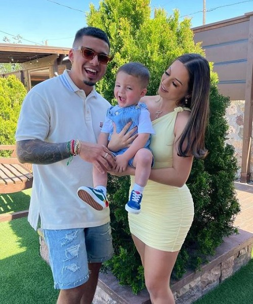 Vlex Galindo is in a relationship with his girlfriend LeeexLieee aka Les Do Makeup