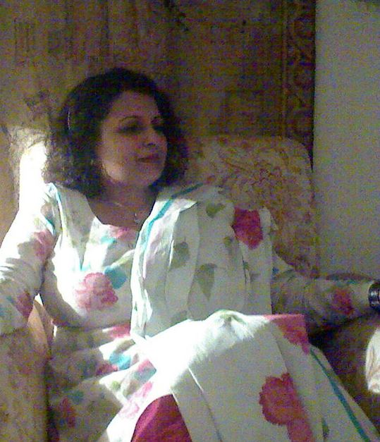 Aroosa Alam mother