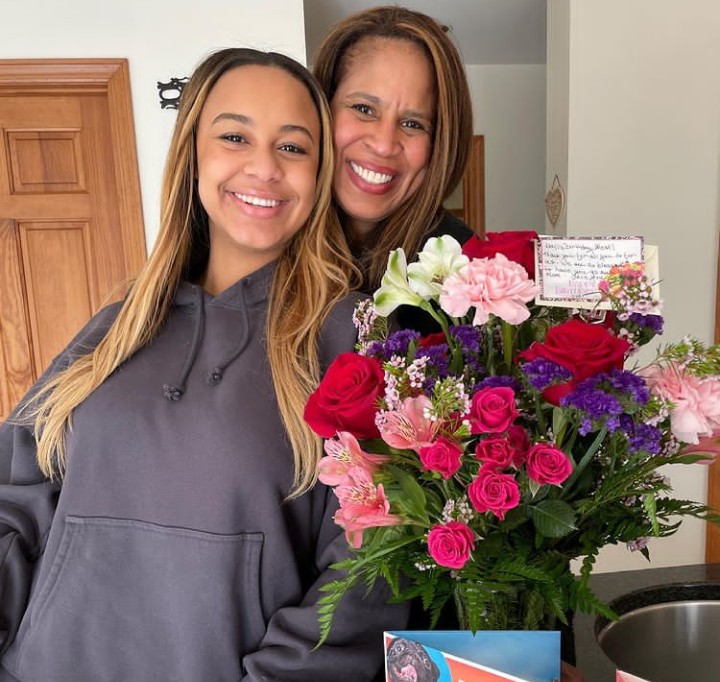 Nia Sioux with her mother