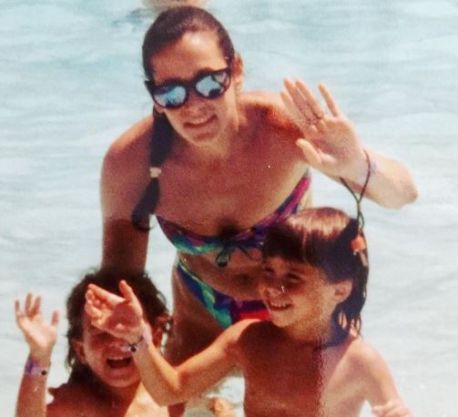 Annie D'Angelo's old image with her kids