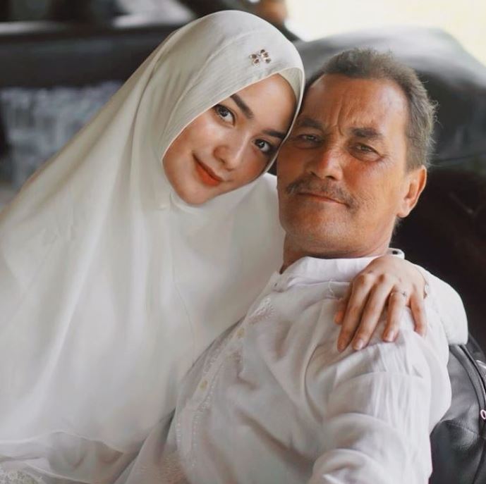 Citra Kirana with her father