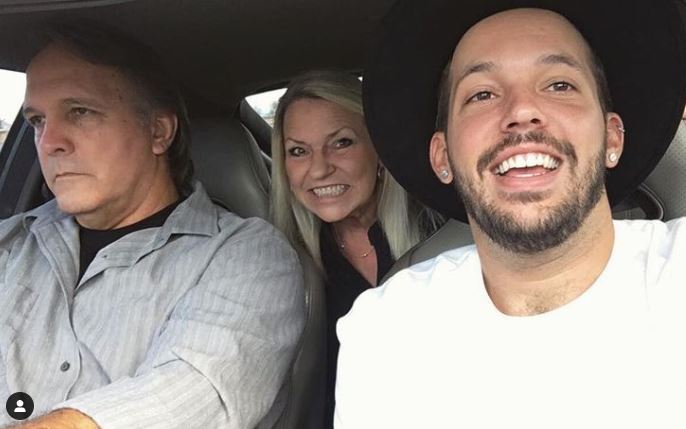 Heath Hussar with his parents