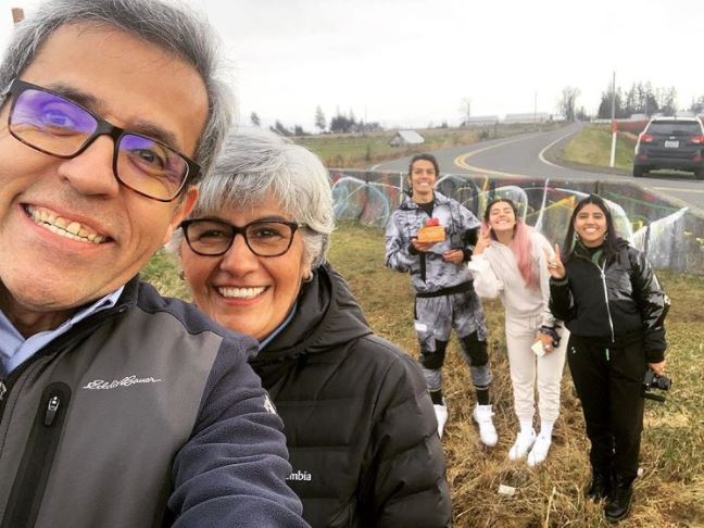 Lesslie Polinesia with her family