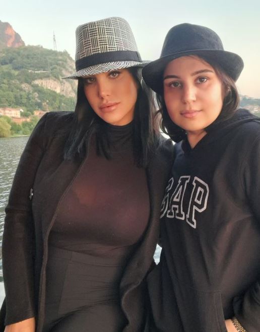 Marika Fruscio with her sister Fatima