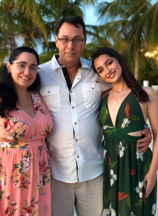 Paloma Silva with her father and mother