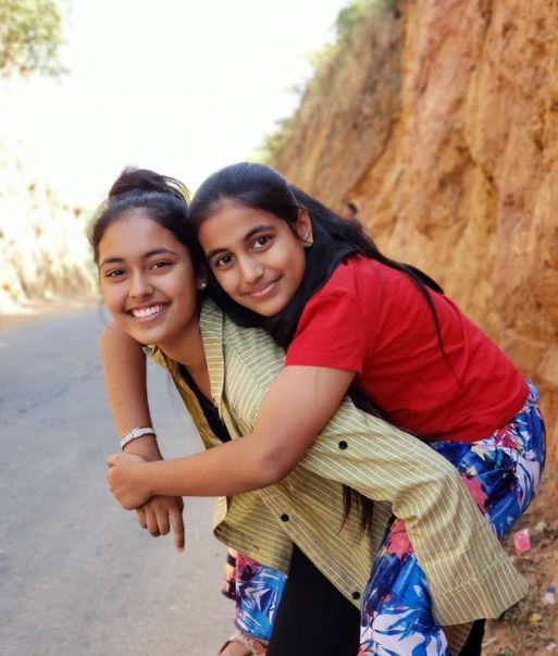 Shivani Paliwal with her younger sister