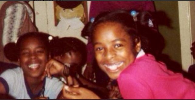 Sidra Smith's childhood image with her sister