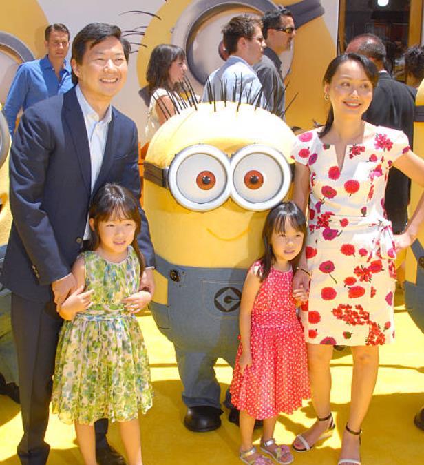 Tran Ho Jeong with her husband and children