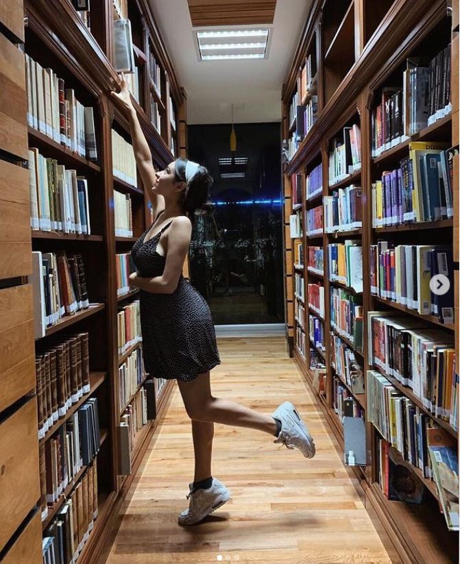 Valentina Buzzurro loves reading books