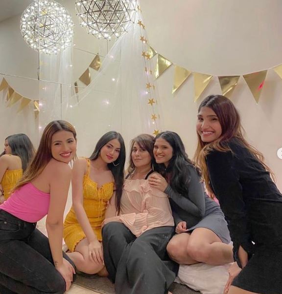 Aashna Hegde with her family