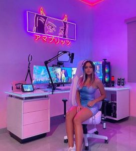 Who is Ama Blitz? Wiki, Biography, Age, Height, Parents, Ethnicity, Net