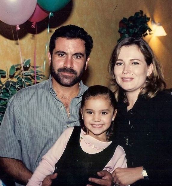 Andrea Londo's childhood image with her parents