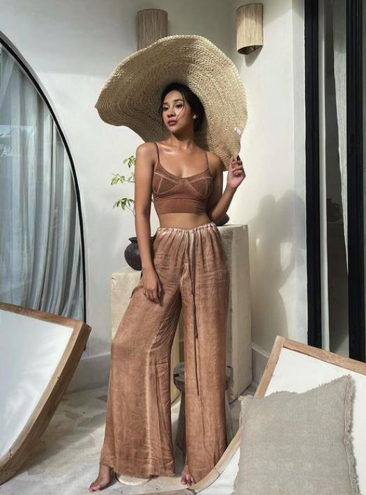 Anya Geraldine height