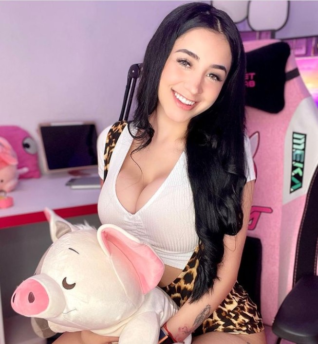 Ariadna Lorenzana loves soft toys