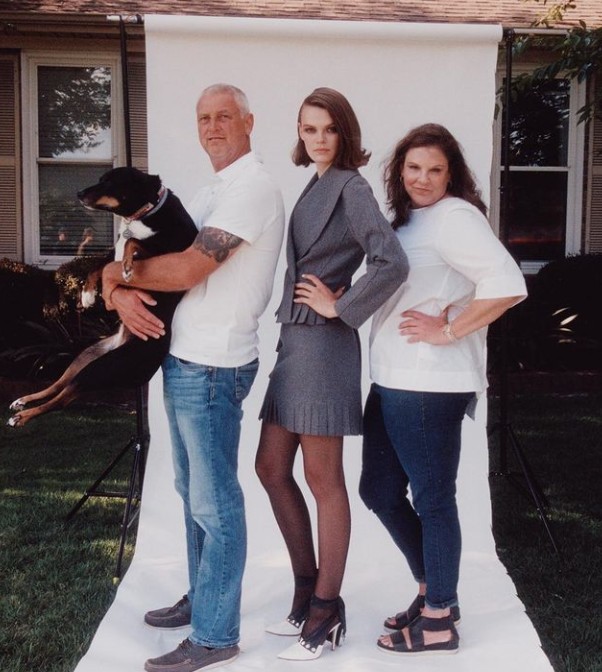 Cara Taylor with her dad and mom