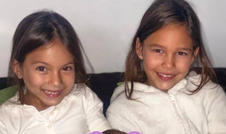 Chidlhood image of Sabrina Veretout and her sister Sandra