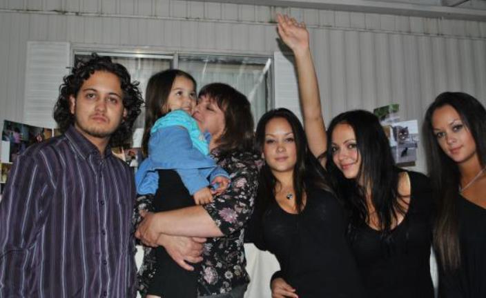 Danny Pimsanguan with her family