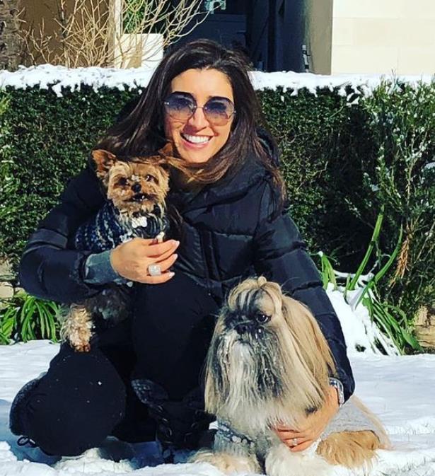 Fabiana Flosi with dogs