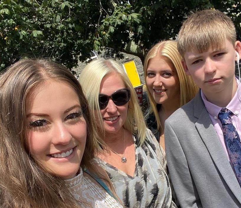 Holly H with her mother Jody Clarke sister and brother