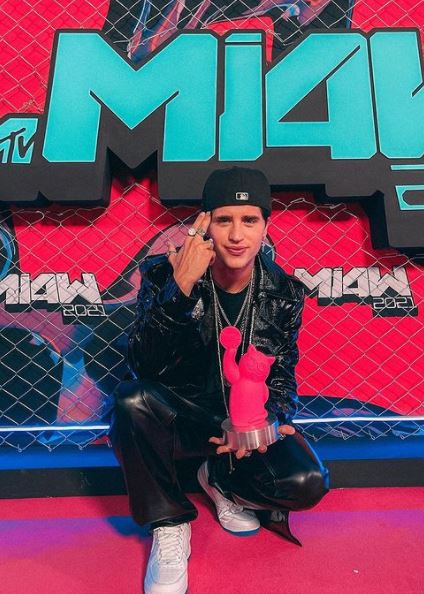 Ivan Martinez got MTV Miaw award