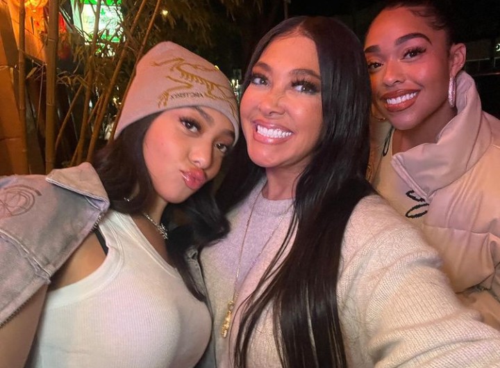 Jodie Woods with her mother and sister