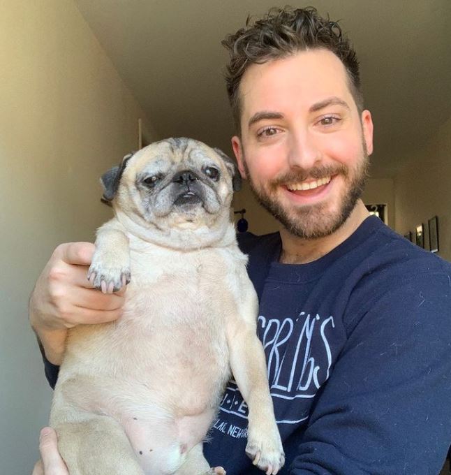 Jongraz with his pet dog