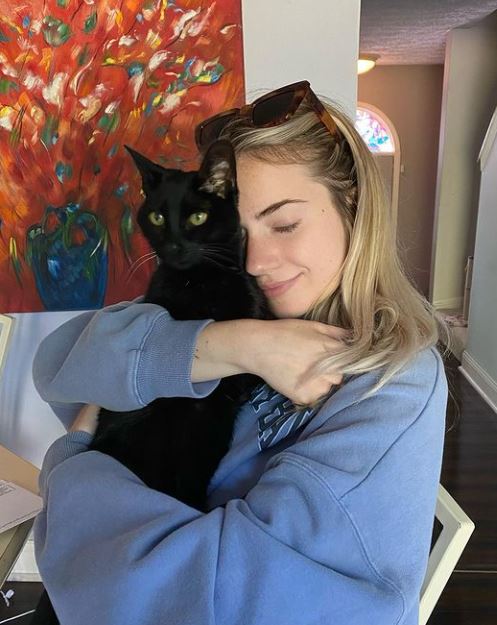 Kennedy Walsh with her pet cat