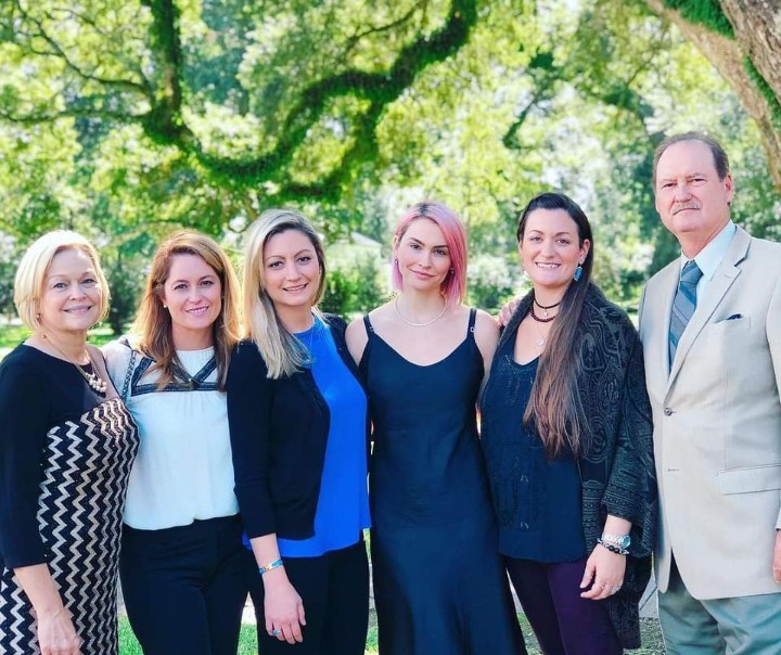 Lisa Stelly with her father mother and sisters