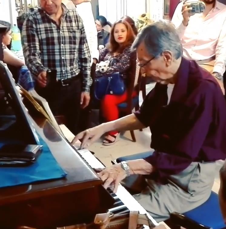 Pedro Plascencia during playing piano
