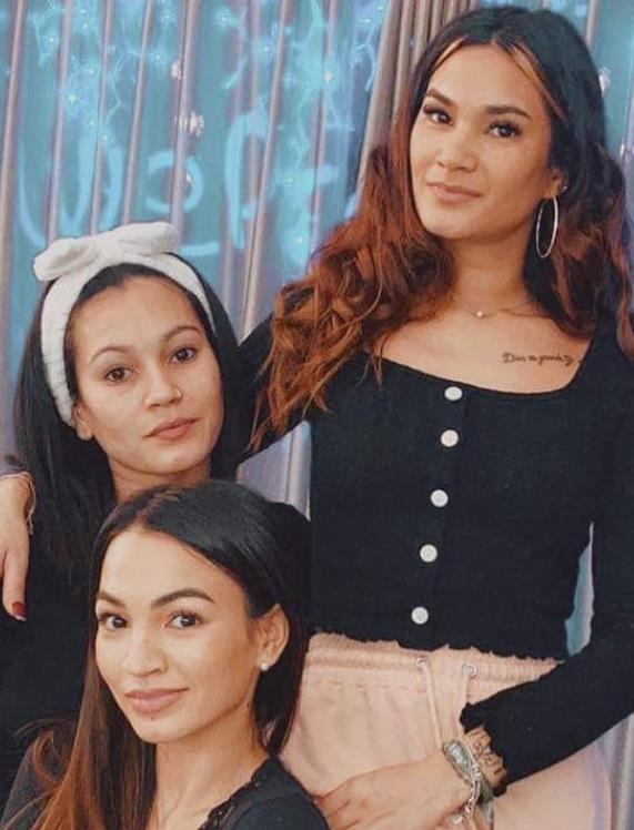 Sabrina Veretout with sisters