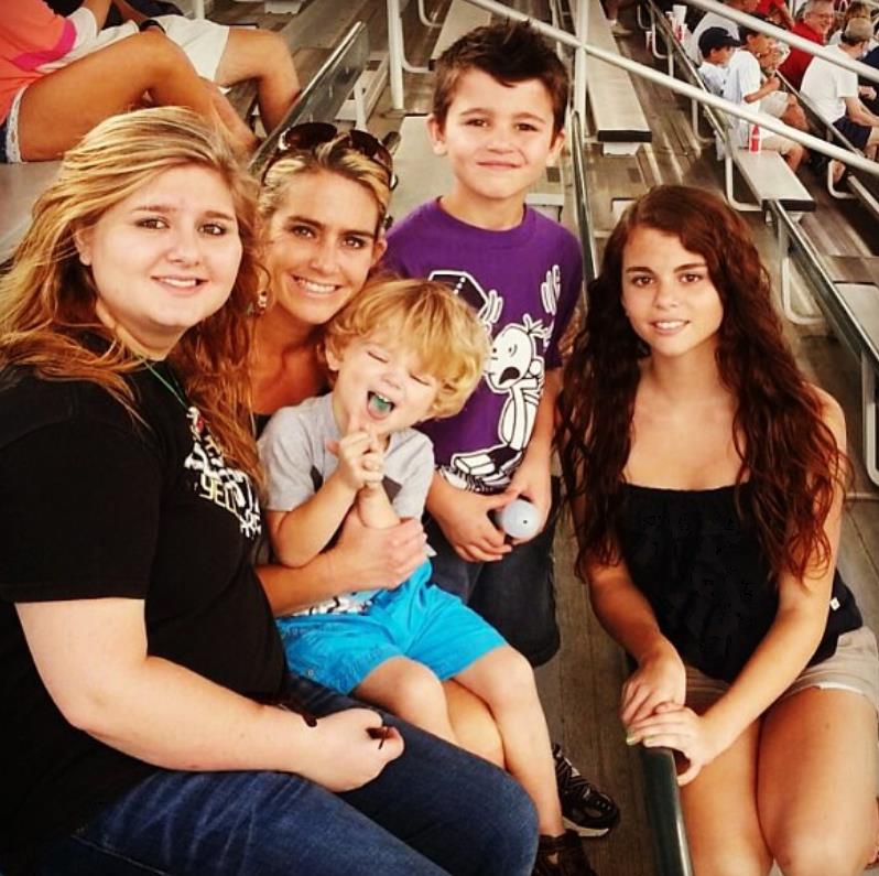 Skilyr Hicks with her mother sister and brother
