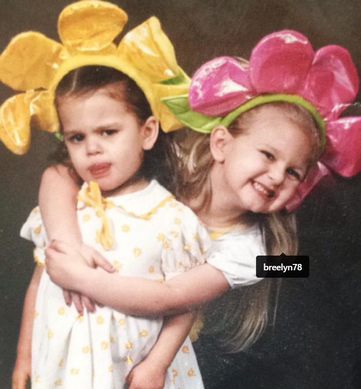 Skilyr Hicks with her sister