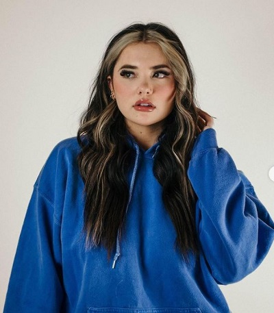 Lauren Spencer-Smith is a popular singer, YouTuber, entertainer, and social media personality from Nanaimo, British Columbia, Canada