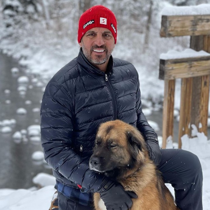Mauricio Umansky with dog