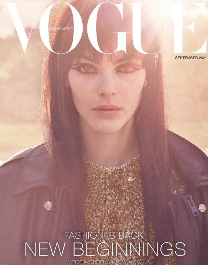 Vittoria Ceretti is featured in the cover page of Vague