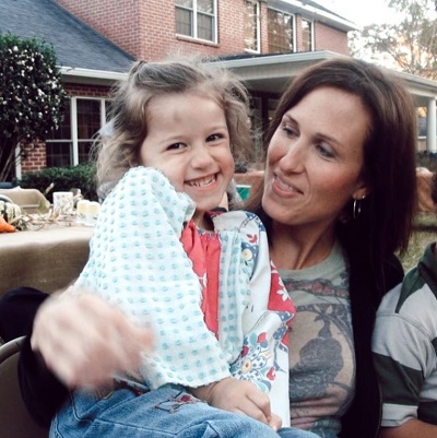 Bella Robertson childhood picture with her mom Korie Robertson