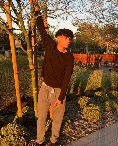 Anthony Vargas height is 5 feet 9 inches