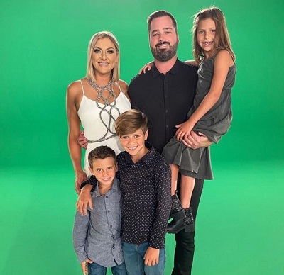 Gina Kirschenheiter with her beau Travis Mullen and kids Sienna, Nicholas, and Luca
