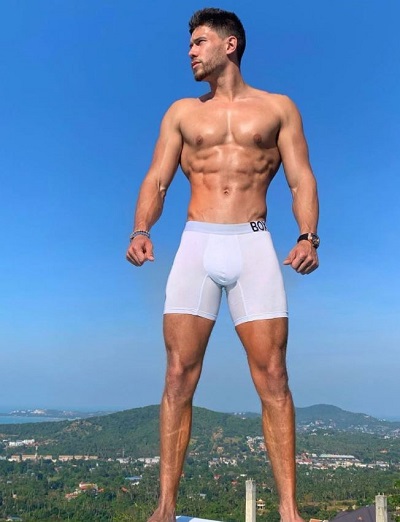 Jack Fowler height is 6 feet 1 inch