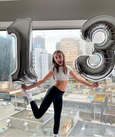 London Robertson is 13 years old as of 2022