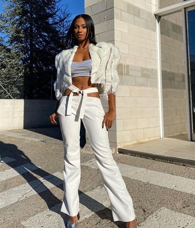 Nia Correia height is 5 feet 8 inches