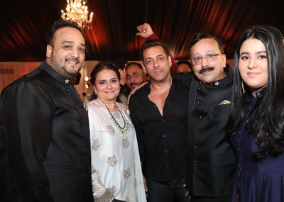 Arshia Siddique in Iftaar party 2022 with Salman Khan and her family