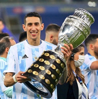 Jorgelina Cardoso 's husband Di Maria with Copa America 2021 trophy