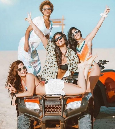 Lidi Lisboa with her friends