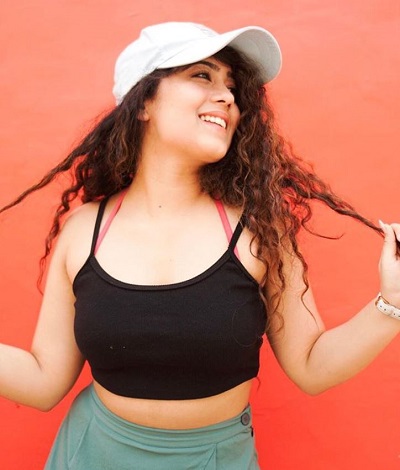 Surbhi Mehra age is 23 years
