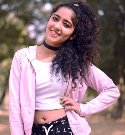 Surbhi Mehra is a TikTok star, Influencer, YouTuber, actress, model, and social media star from Noida, Uttar Pradesh, India