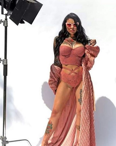 Zahra Schreiber Net Worth
